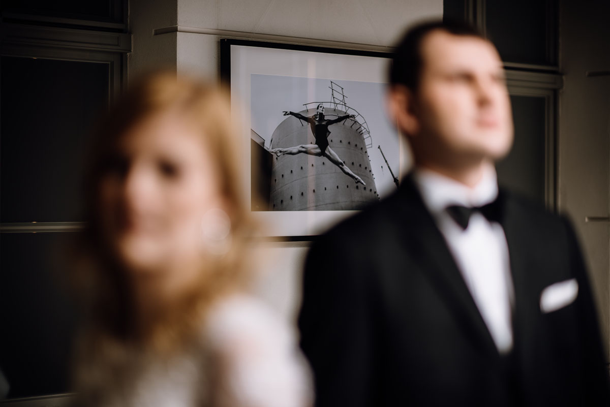 Miejski plener ślubny w kamienicy Młyńska 12 w Poznaniu w hotelu Blow Up Hall 5050. Sesja w palmiarni poznańskiej Świetliste fotografujemy emocje Agata Karol