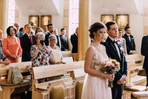 reportaz-slubny-parafia-NMP-Wspomozycielki-Wiernych-Niemcz-restauracja-Maestra-Opera-Nova-Bydgoszcz-Monika-Adrian-094